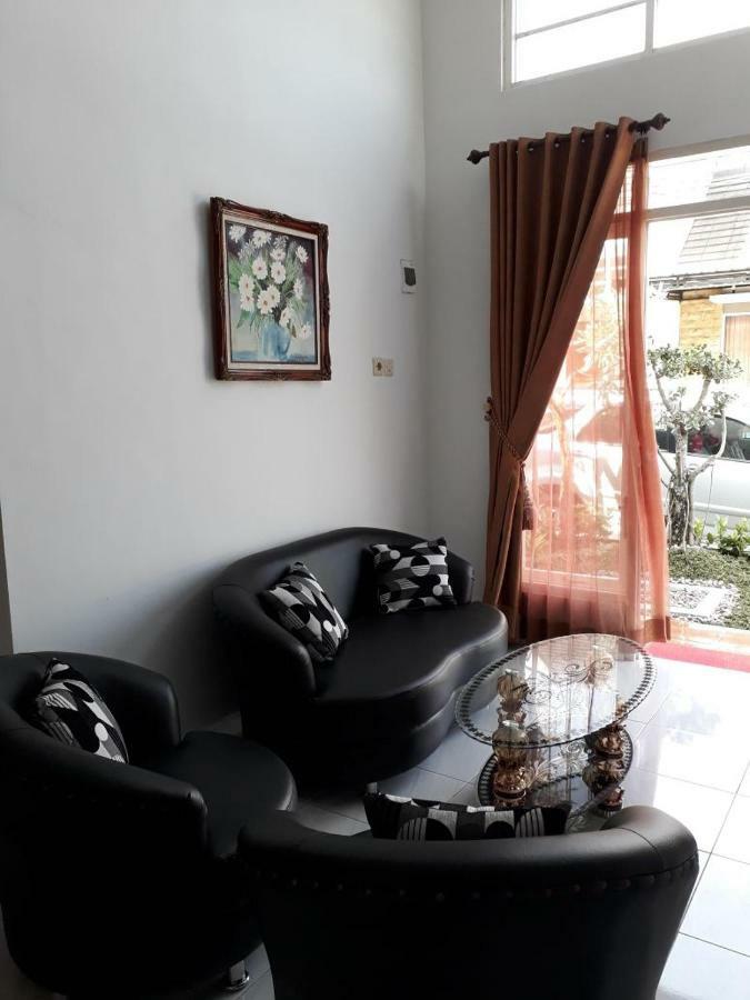 Villa Puncak Garuda A5 Batu  Ngoại thất bức ảnh