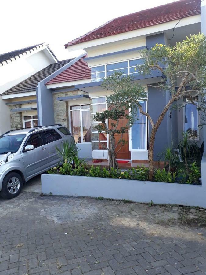 Villa Puncak Garuda A5 Batu  Ngoại thất bức ảnh