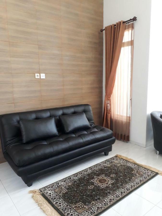 Villa Puncak Garuda A5 Batu  Ngoại thất bức ảnh